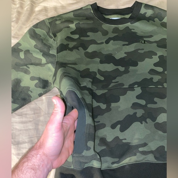 Champion pullover sweater in green camo. Size Large - Picture 2 of 8